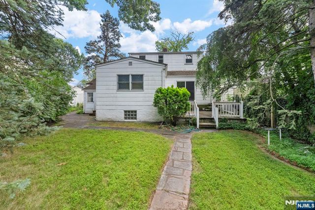 305 E Main Street, Bergenfield, NJ 07621