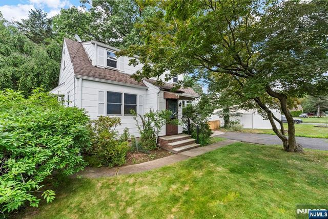 305 E Main Street, Bergenfield, NJ 07621