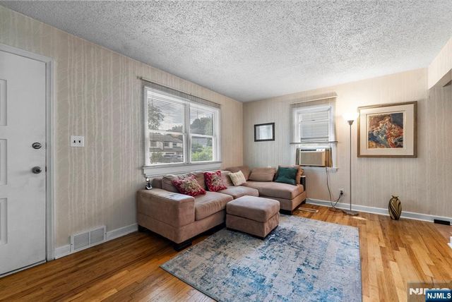 305 E Main Street, Bergenfield, NJ 07621