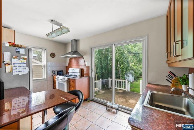 305 E Main Street, Bergenfield, NJ 07621