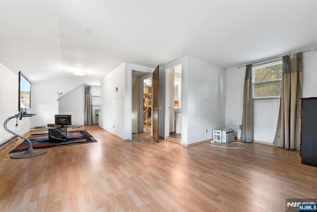 305 E Main Street, Bergenfield, NJ 07621
