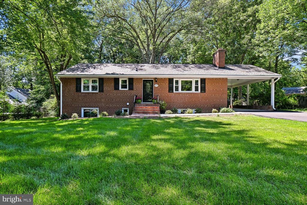 3214 CHICHESTER LN, Fairfax, VA 22031