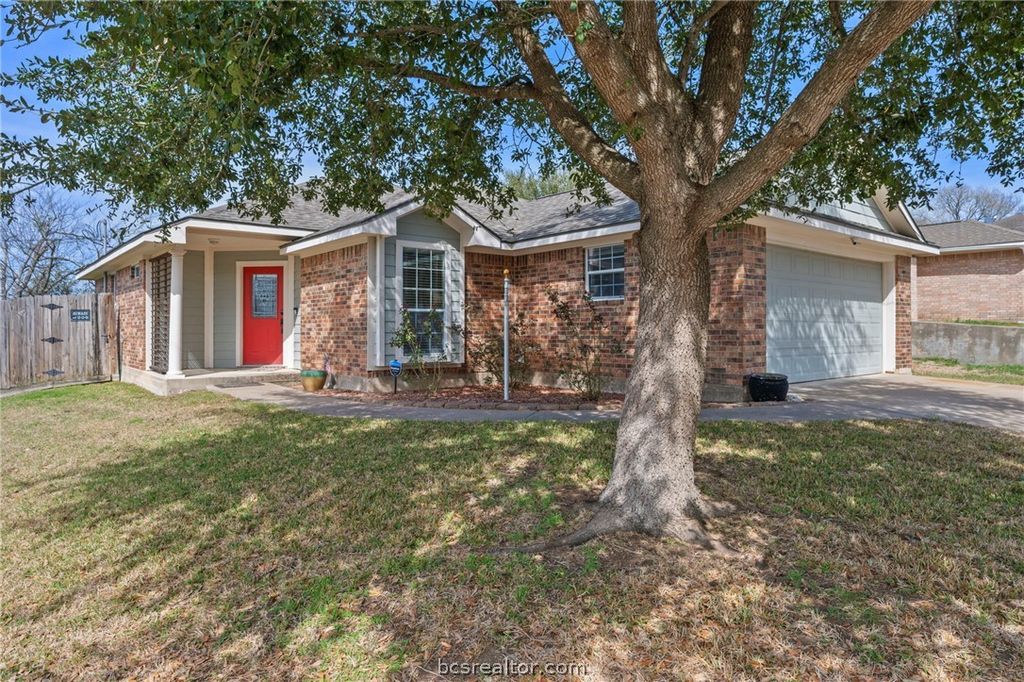 501 Riggs Street, Brenham, TX 77833 — exterior
