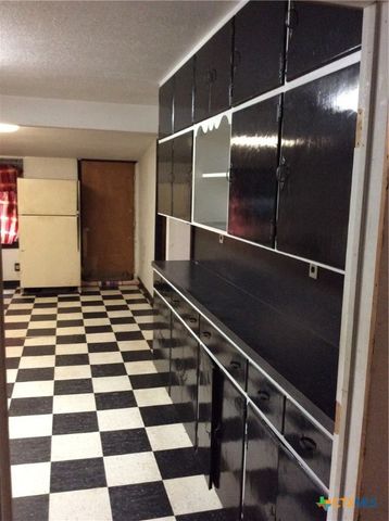 914 Macarthur Street, Cuero, TX 77954