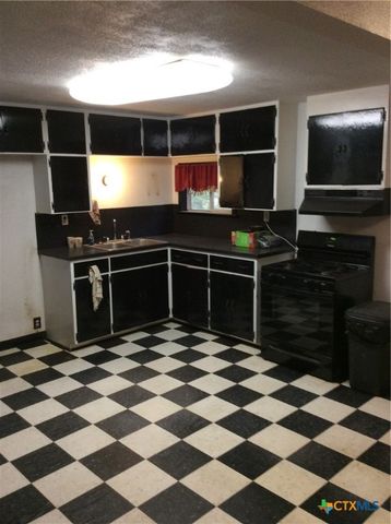 914 Macarthur Street, Cuero, TX 77954