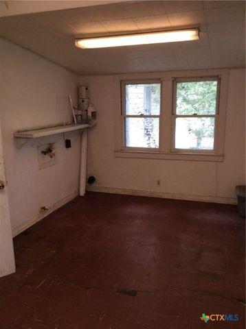 914 Macarthur Street, Cuero, TX 77954