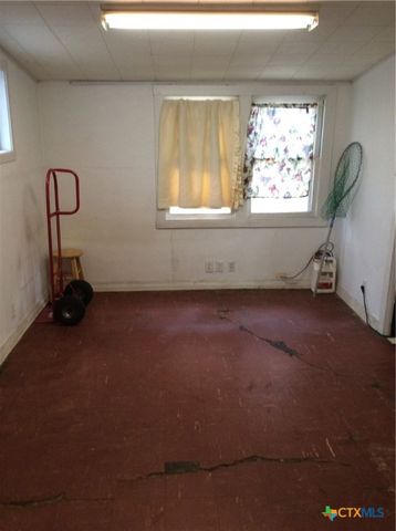 914 Macarthur Street, Cuero, TX 77954