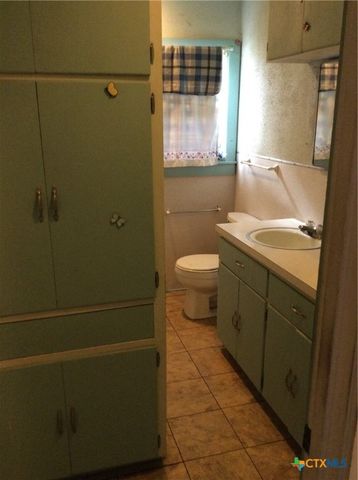 914 Macarthur Street, Cuero, TX 77954