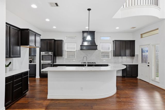 135 Deerfield Meadow Drive, Conroe, TX 77384