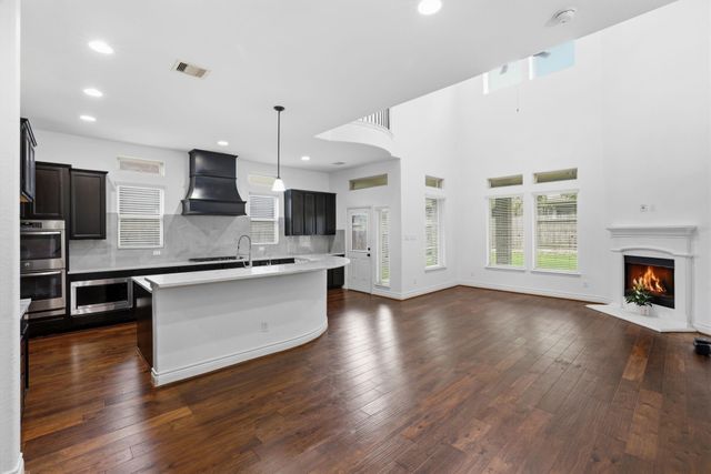 135 Deerfield Meadow Drive, Conroe, TX 77384