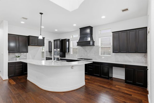 135 Deerfield Meadow Drive, Conroe, TX 77384