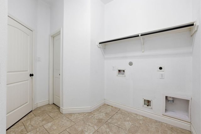 135 Deerfield Meadow Drive, Conroe, TX 77384