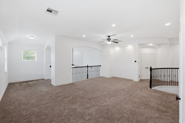 135 Deerfield Meadow Drive, Conroe, TX 77384