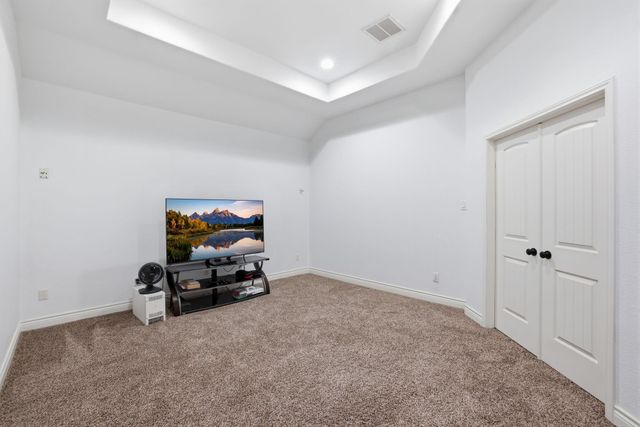 135 Deerfield Meadow Drive, Conroe, TX 77384