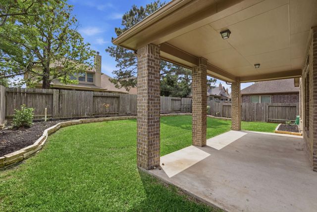 135 Deerfield Meadow Drive, Conroe, TX 77384