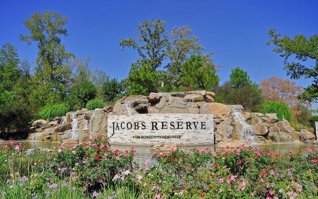 135 Deerfield Meadow Drive, Conroe, TX 77384