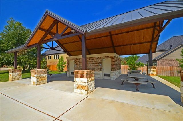 135 Deerfield Meadow Drive, Conroe, TX 77384