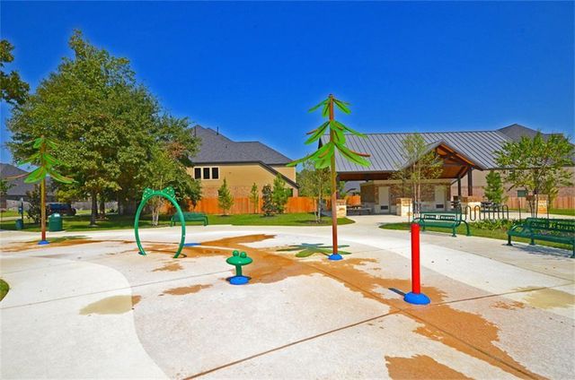 135 Deerfield Meadow Drive, Conroe, TX 77384