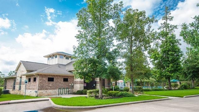 135 Deerfield Meadow Drive, Conroe, TX 77384