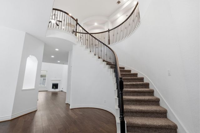 135 Deerfield Meadow Drive, Conroe, TX 77384