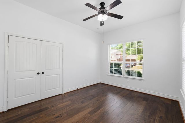 135 Deerfield Meadow Drive, Conroe, TX 77384