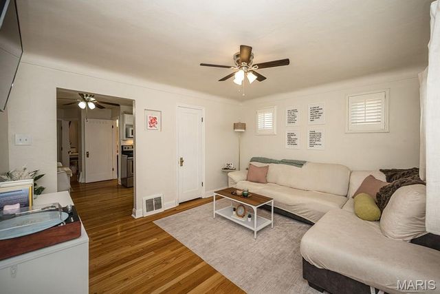6742 Dolan Place, St Louis, MO 63139