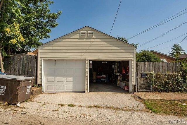 6742 Dolan Place, St Louis, MO 63139