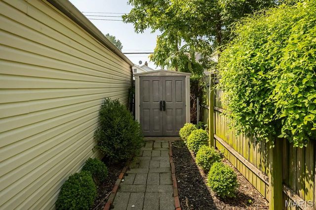6742 Dolan Place, St Louis, MO 63139