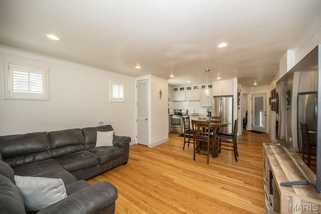 6742 Dolan Place, St Louis, MO 63139
