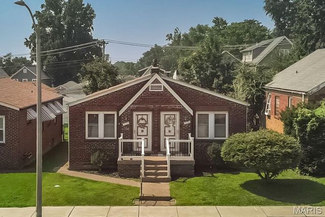 6742 Dolan Place, St Louis, MO 63139