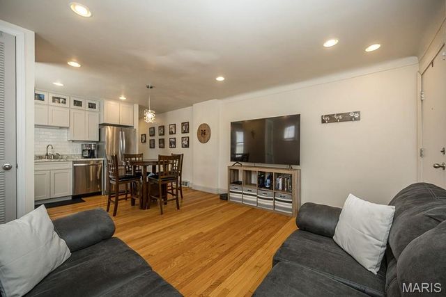 6742 Dolan Place, St Louis, MO 63139