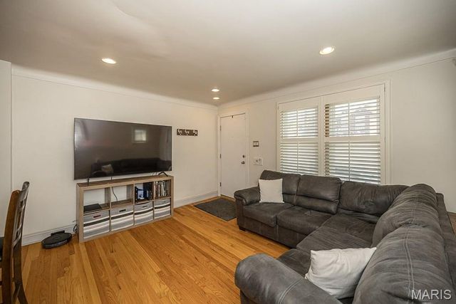 6742 Dolan Place, St Louis, MO 63139