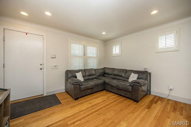 6742 Dolan Place, St Louis, MO 63139