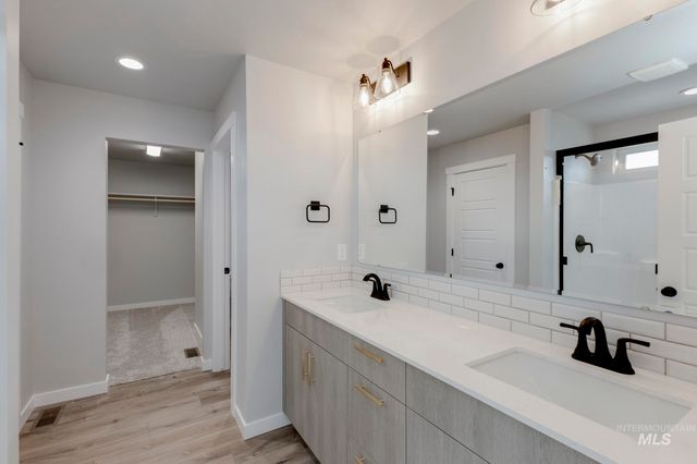 8282 E Bright Angel Dr, Nampa, ID 83687