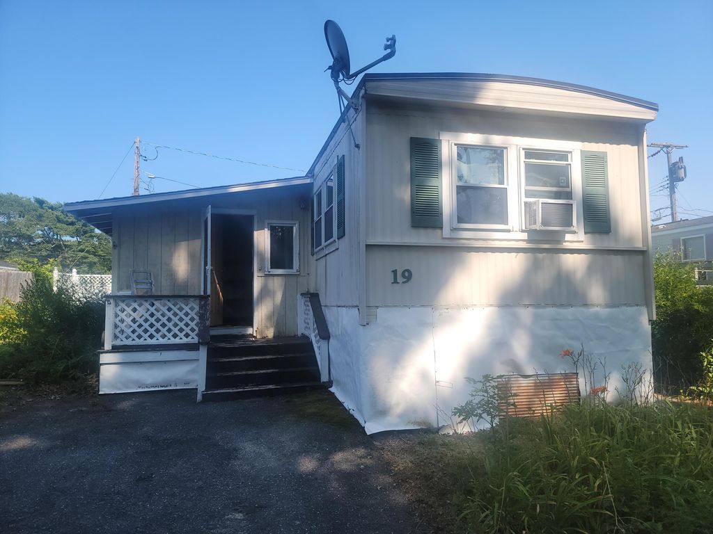 300 Nathan Ellis Highway 19, Mashpee, MA 02649