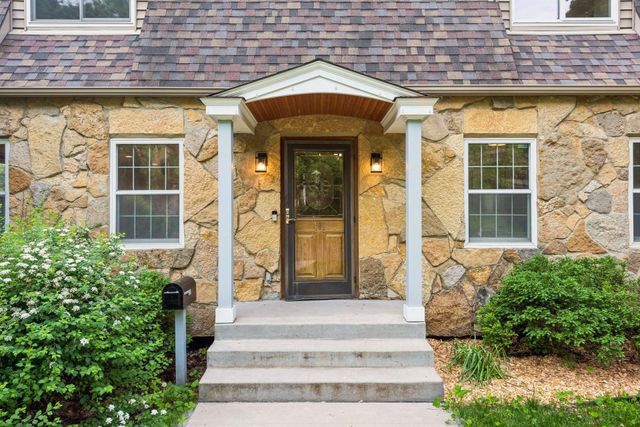481 Desnoyer Avenue, Saint Paul, MN 55104