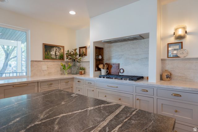 1079 W RIDGESIDE CT, South Jordan, UT 84095