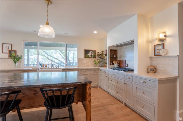 1079 W RIDGESIDE CT, South Jordan, UT 84095