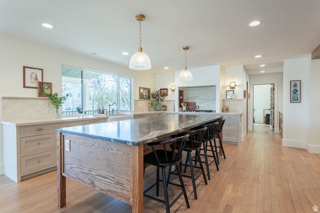 1079 W RIDGESIDE CT, South Jordan, UT 84095