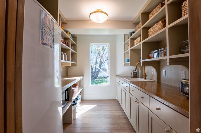 1079 W RIDGESIDE CT, South Jordan, UT 84095