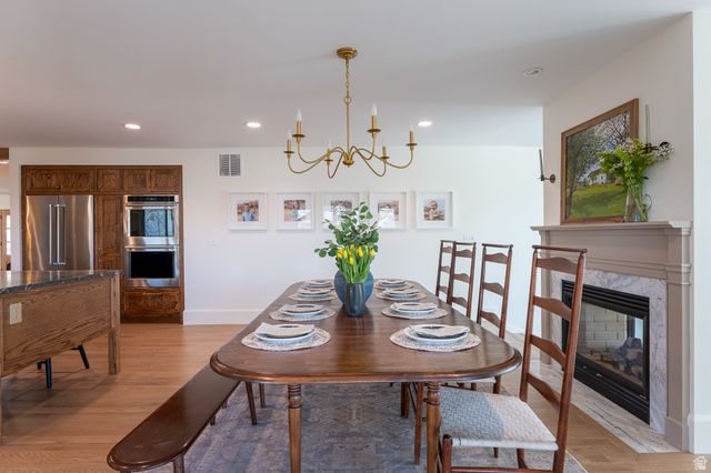 1079 W RIDGESIDE CT, South Jordan, UT 84095