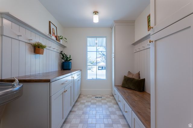 1079 W RIDGESIDE CT, South Jordan, UT 84095