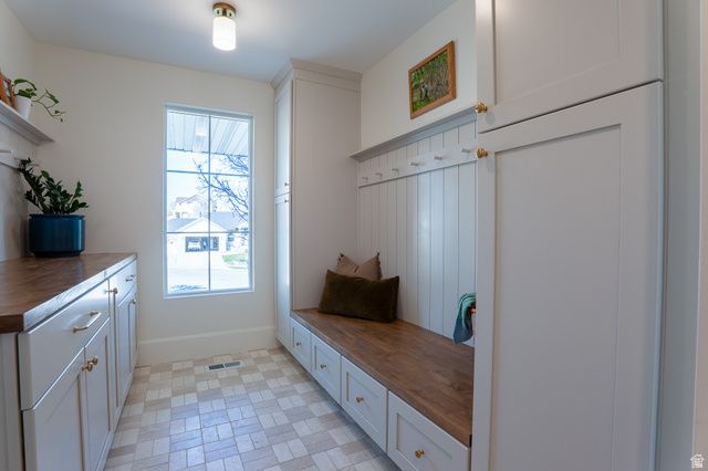 1079 W RIDGESIDE CT, South Jordan, UT 84095