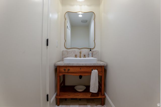 1079 W RIDGESIDE CT, South Jordan, UT 84095