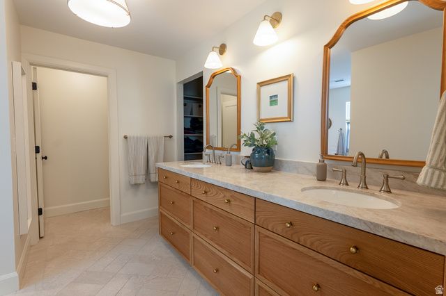 1079 W RIDGESIDE CT, South Jordan, UT 84095