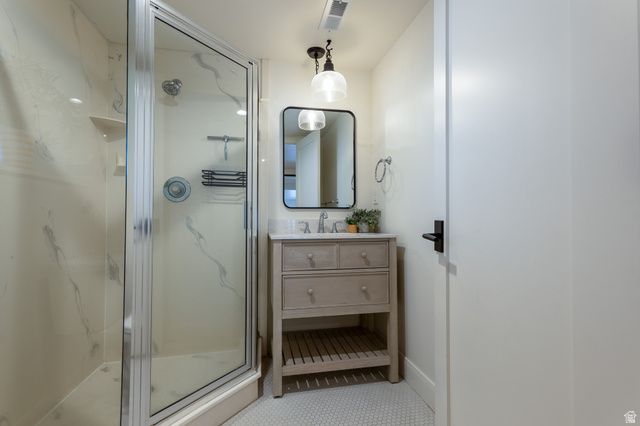 1079 W RIDGESIDE CT, South Jordan, UT 84095