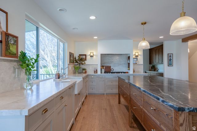 1079 W RIDGESIDE CT, South Jordan, UT 84095