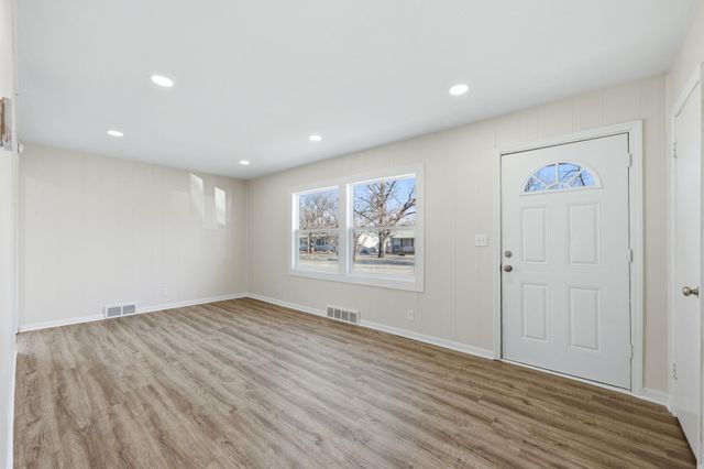 1925 S Saint Paul St, Wichita, KS 67213