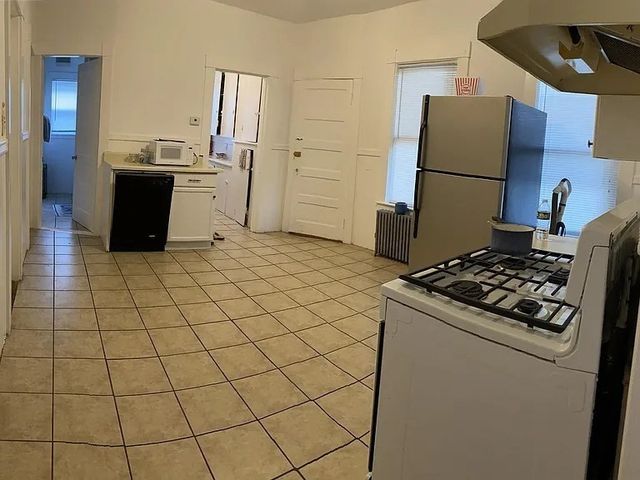 28 Gershom Ave 1, Lowell, MA 01854