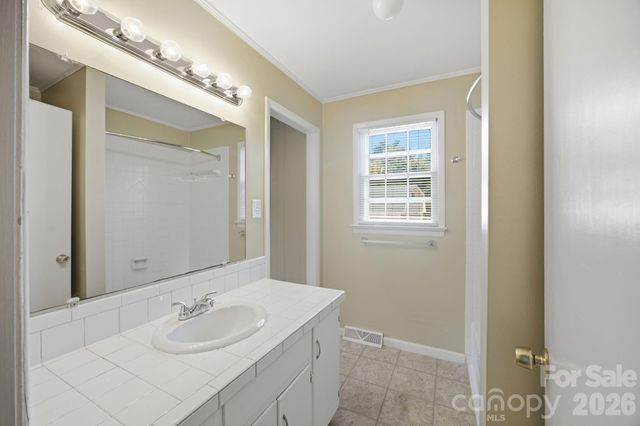 1401 Grovewood Drive, Charlotte, NC 28208
